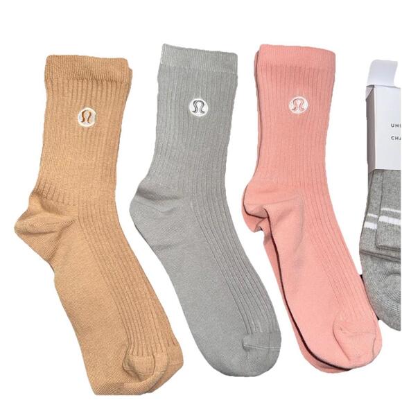 Lululemon Crew Socks NWOT tags 3 Pairs Size M Pink brown Grey Logo - Picture 4 of 4